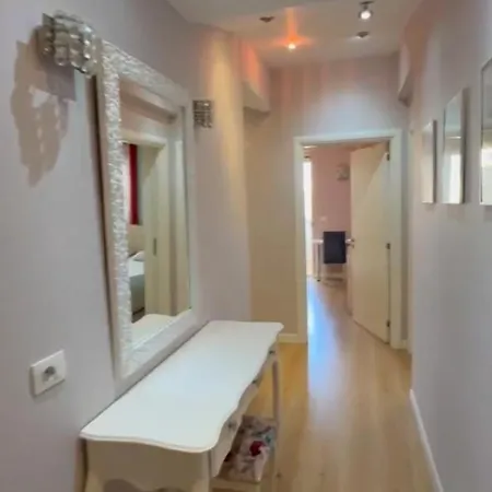 Cozy Grand Apartment