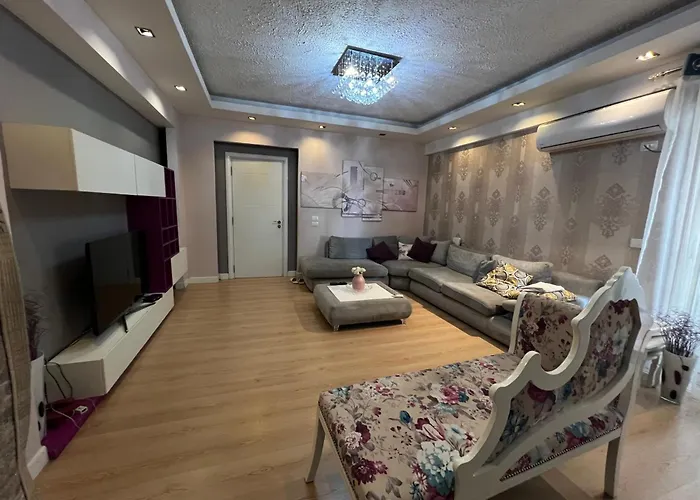 Cozy Grand Apartment Tirana